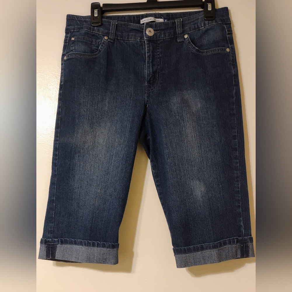 Bandolino dark blue denim shorts with cuffed bottom Size 6